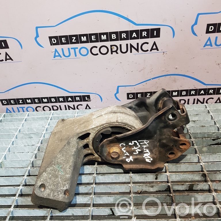 Engine mounting bracket