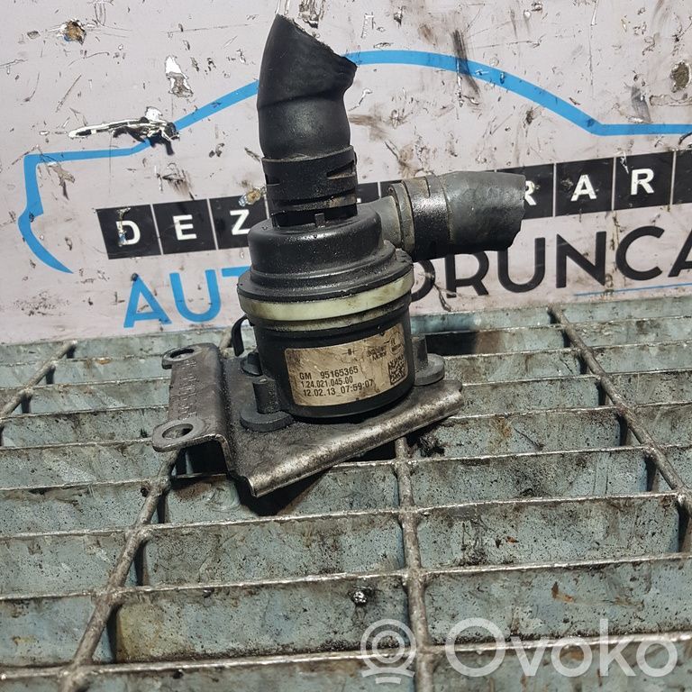 Opel Antara Pompă apă 