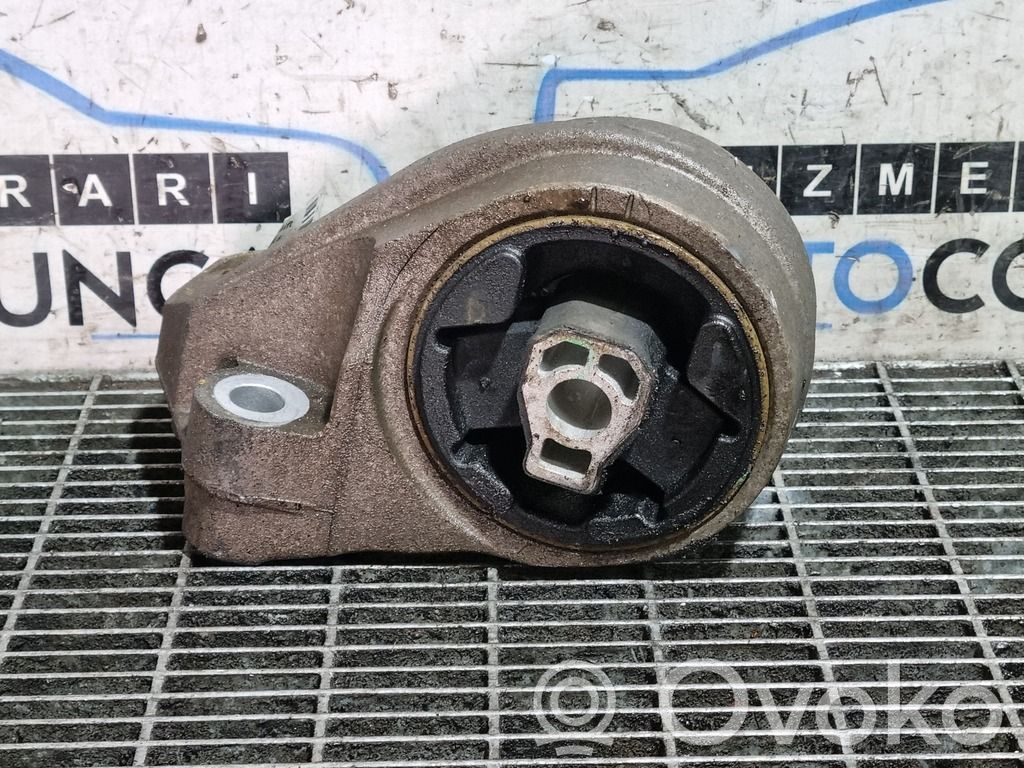 Opel Antara Suport motor 
