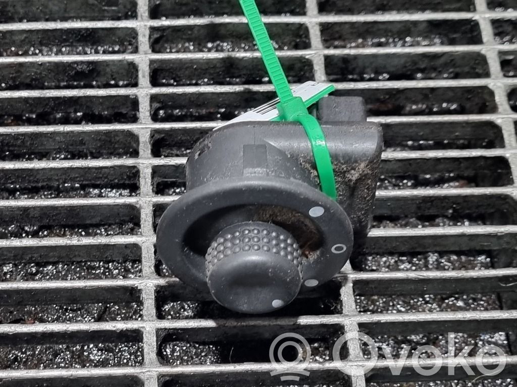 Opel Vivaro Wing mirror switch 
