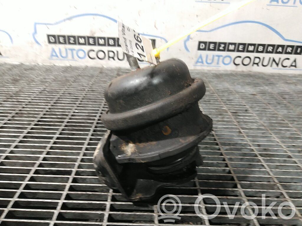 Suzuki Grand Vitara II Engine mounting bracket 
