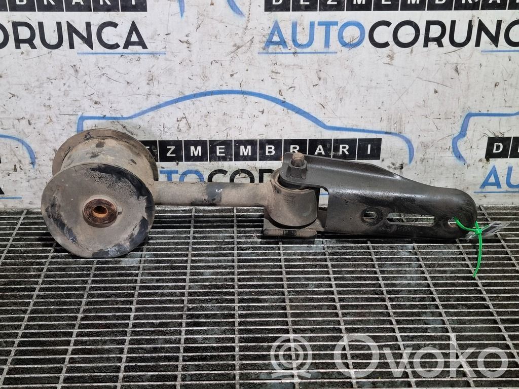 Engine mounting bracket