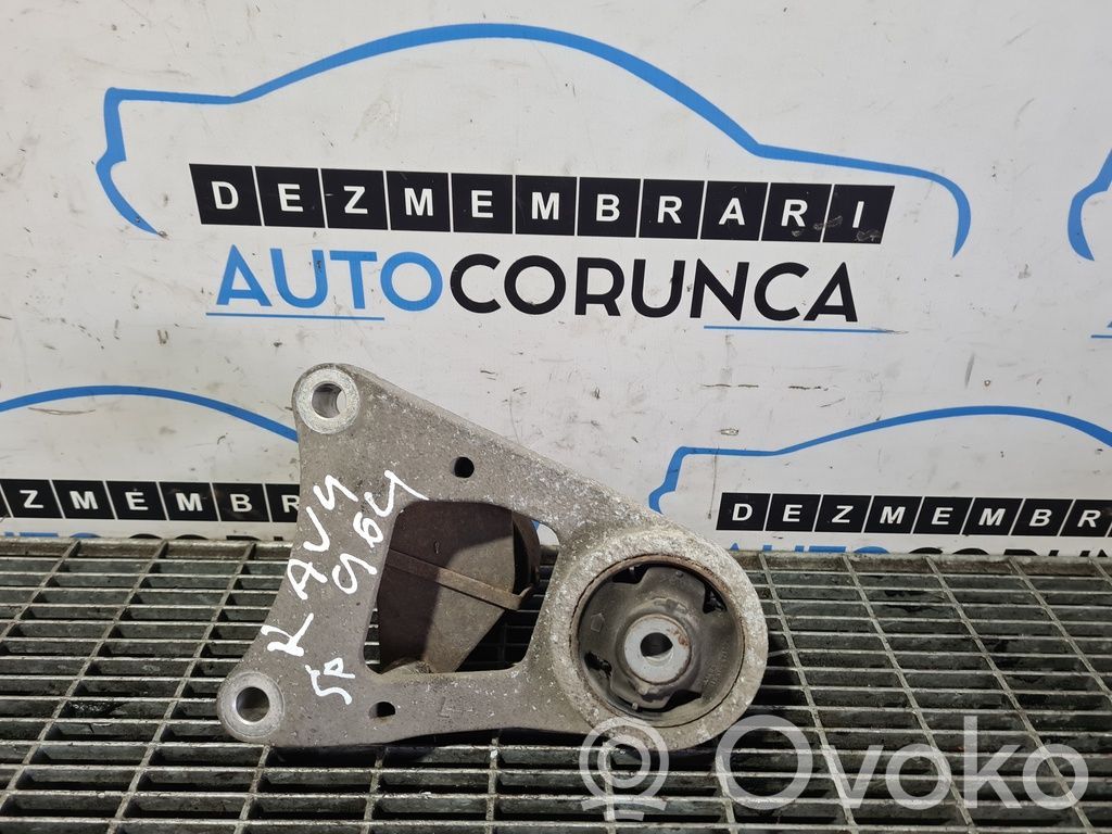 Toyota RAV 4 (XA30) Engine mounting bracket 