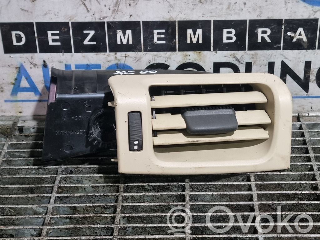Volvo XC60 Air vent grill in roof 