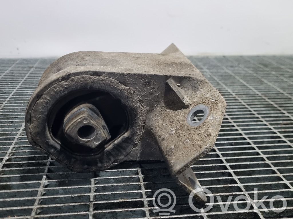 Engine mounting bracket   MOTORSTANGA
