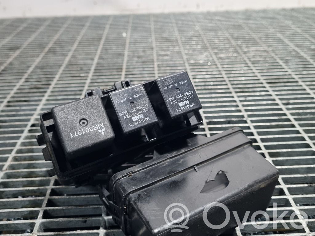 Citroen C-Crosser Drošinātāju kaste (komplekts) 