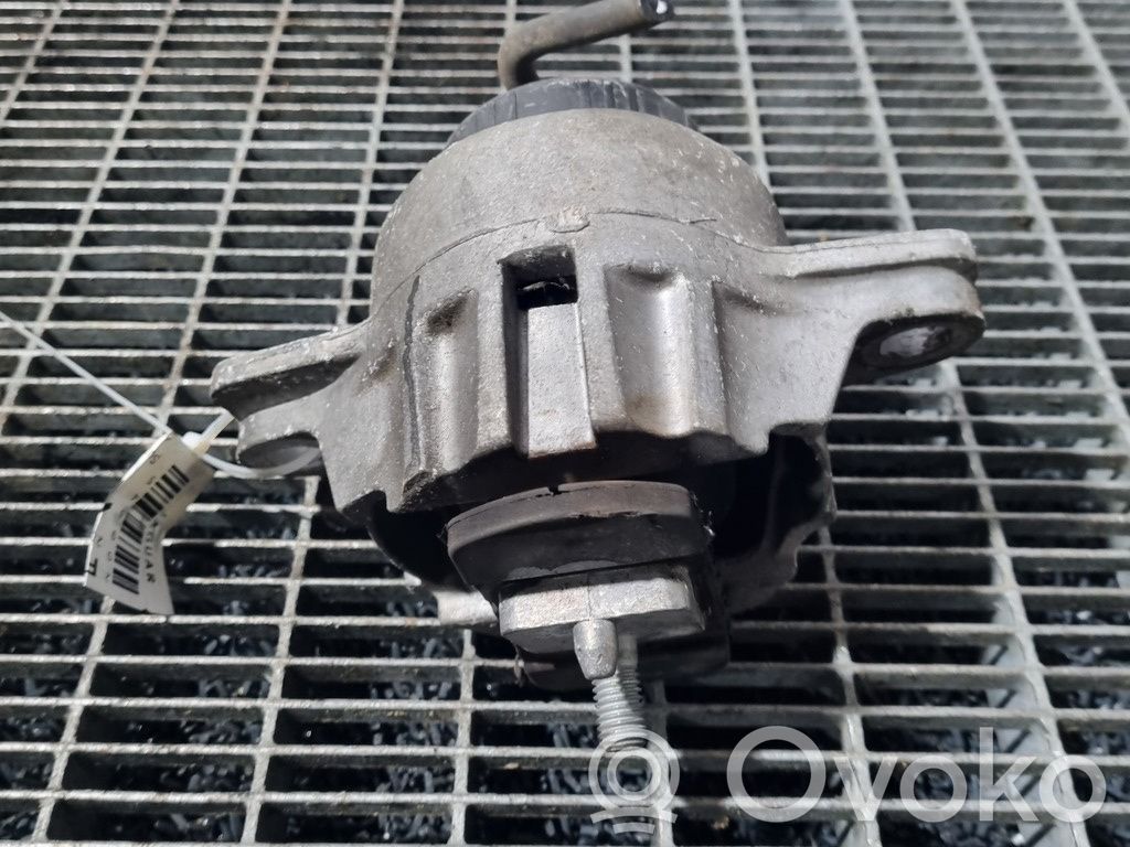 Engine mounting bracket   MOTORDREAPTA