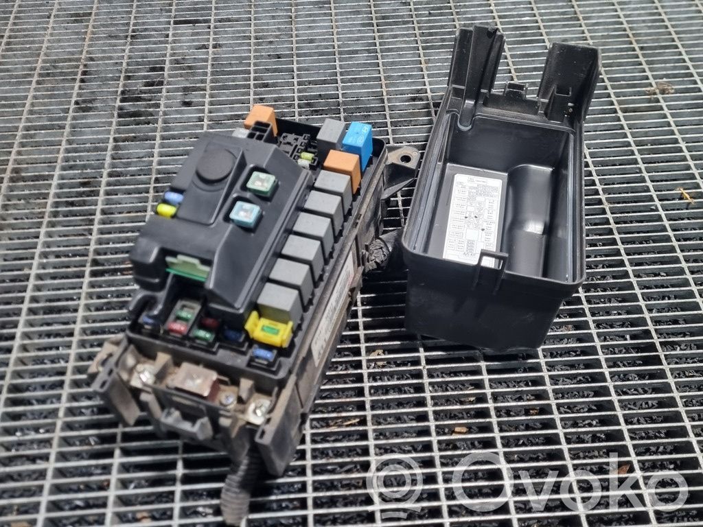 KIA Sorento Juego de caja de fusibles 