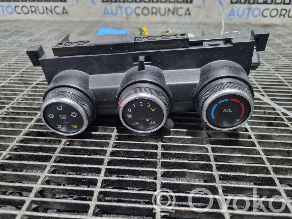 Dacia Duster II Climate control unit 