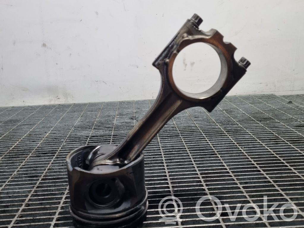 Piston avec bielle