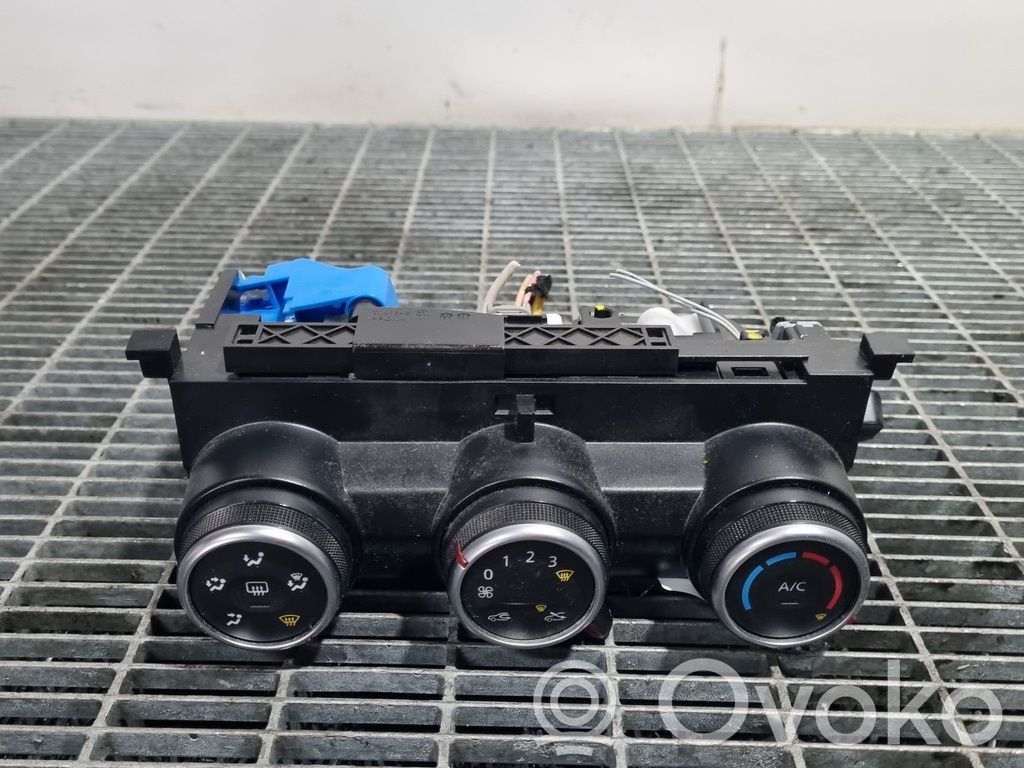 Dacia Duster II Climate control unit 