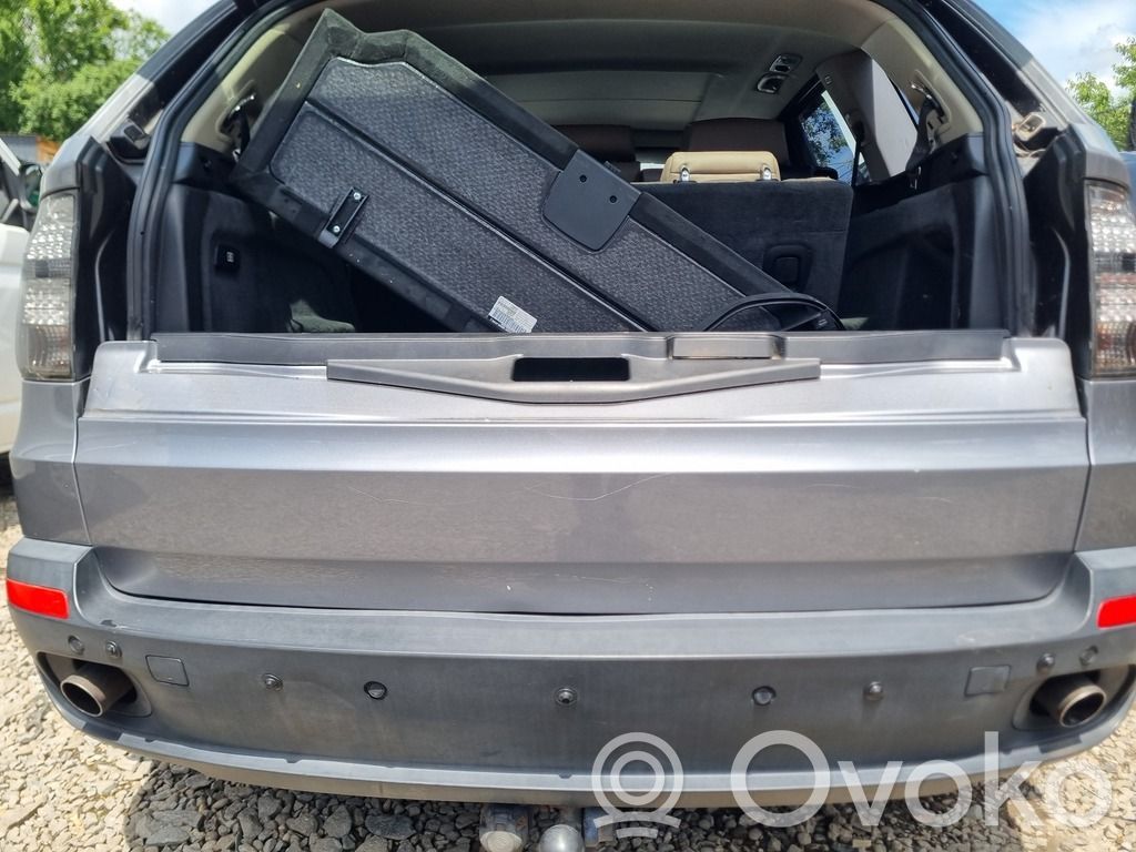 Pickup box rear panel tailgate