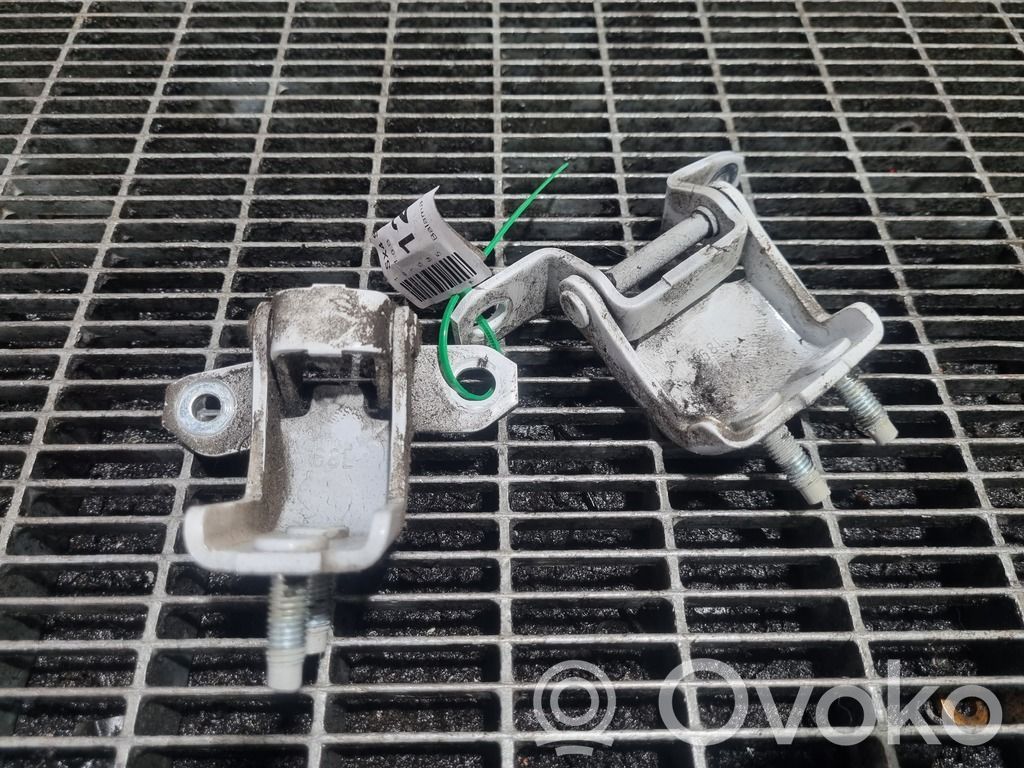 Rear door hinge set