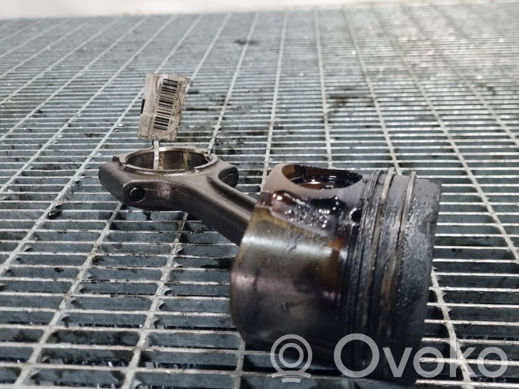 SsangYong Tivoli Piston cu bielă 