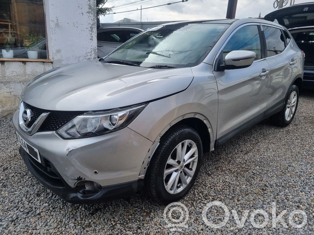 Nissan Qashqai priekšējo durvju stikls (četrdurvju mašīnai)