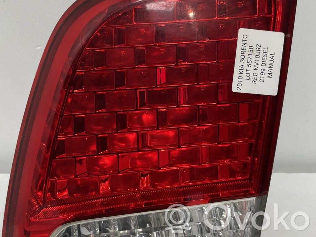 KIA Sorento Aizmugurējais lukturis pārsegā 