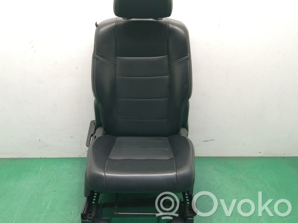 Asiento delantero del pasajero   CABEZALSALTADO,OBSERVARFOTOS