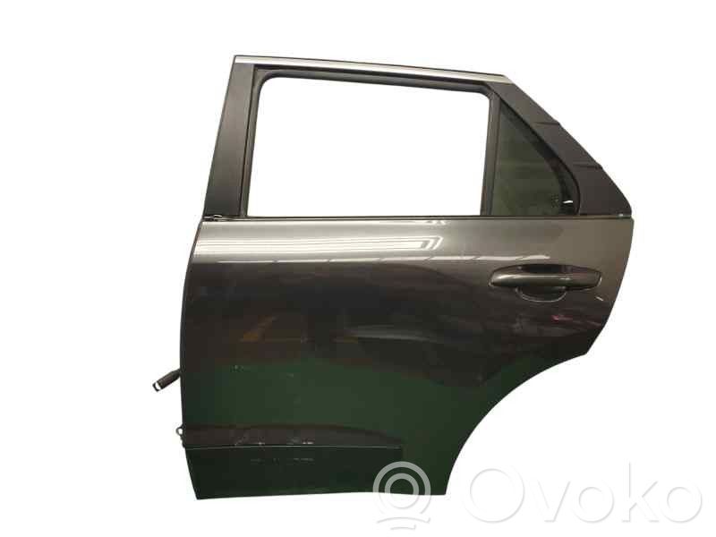 Puerta trasera   77003AT000,NECESITAREPARACION