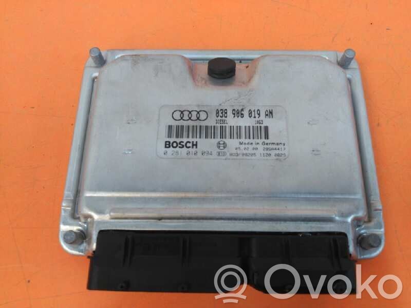 Audi A4 S4 B5 8D Variklio valdymo blokas 