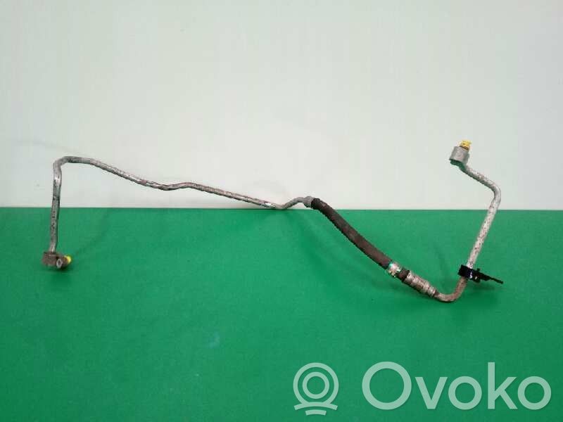 BMW 1 E81 E87 Ilmastointilaitteen putki (A/C) 
