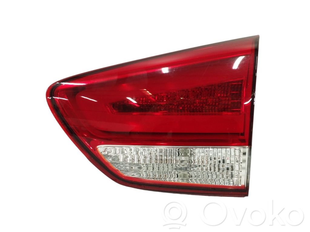 KIA Carens III Lampă spate în capacul portbagajului 