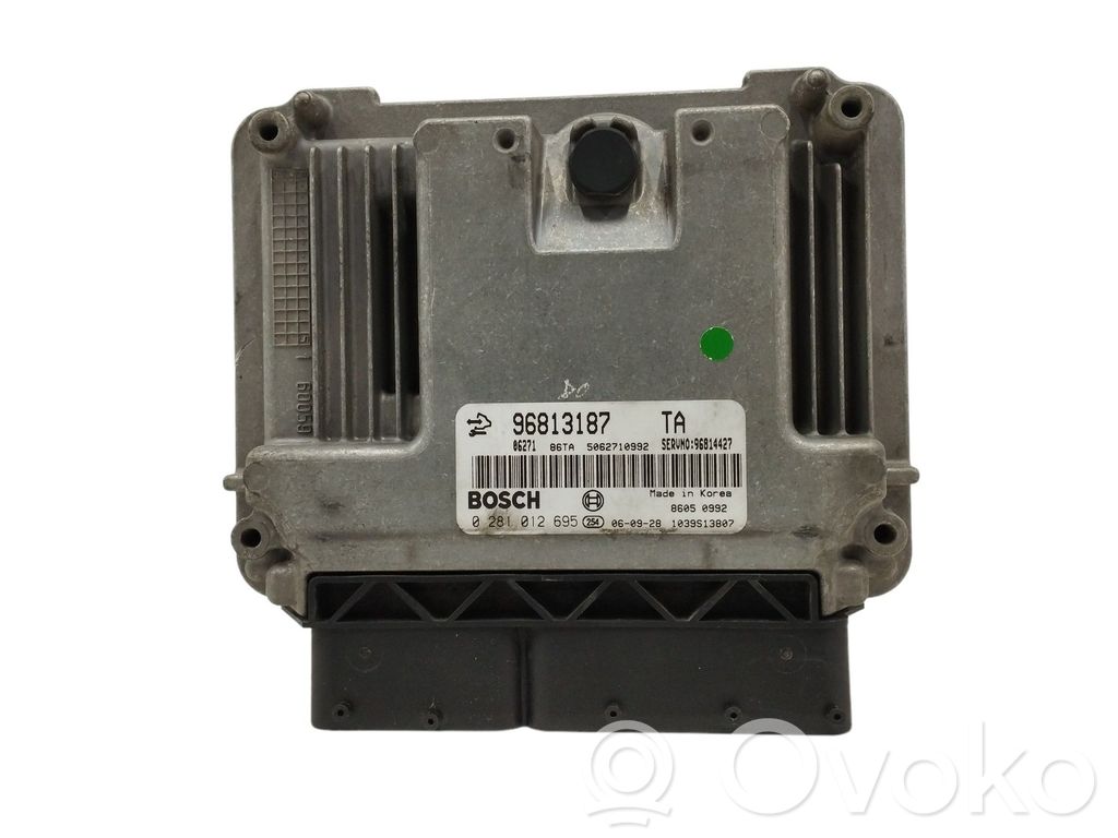Unidad de control/módulo del motor   96813187,0281012695