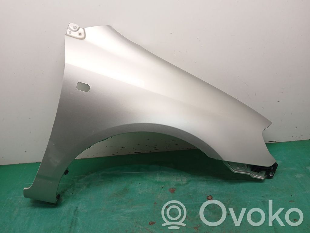 Toyota Corolla Verso E121 Fender 