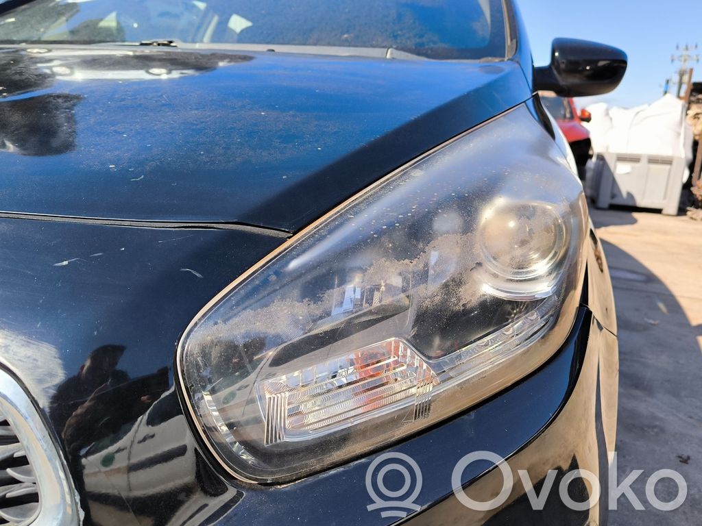 KIA Carens III Lampa przednia 