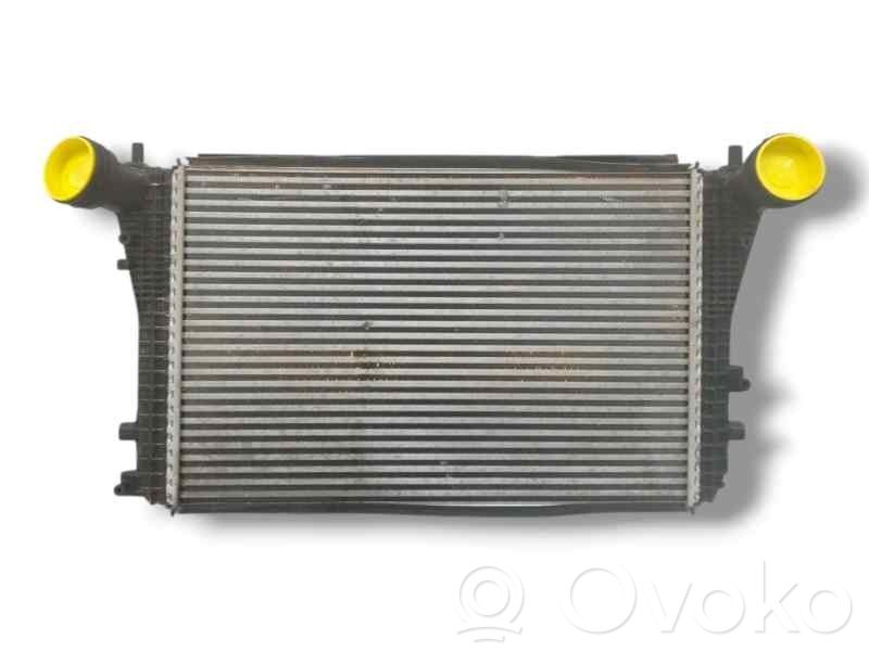 Volkswagen Golf SportWagen Chłodnica powietrza doładowującego / Intercooler