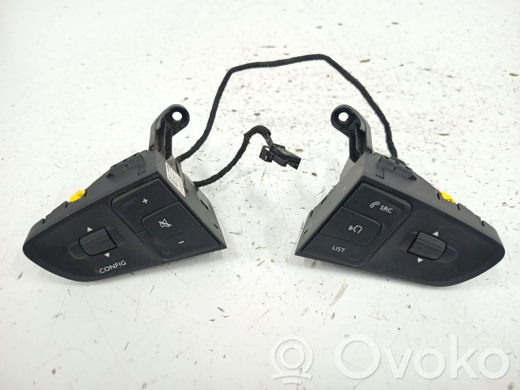 Steering wheel buttons/switches   98095446ZD,34171201
