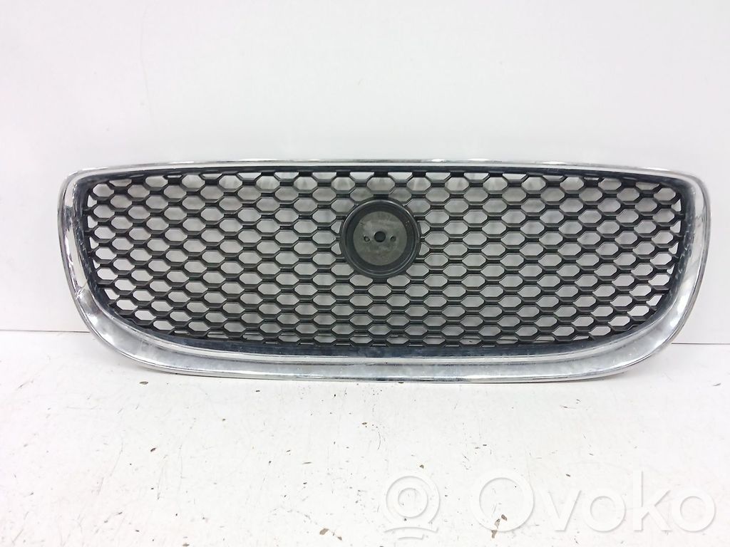 Jaguar XE Grilă față 