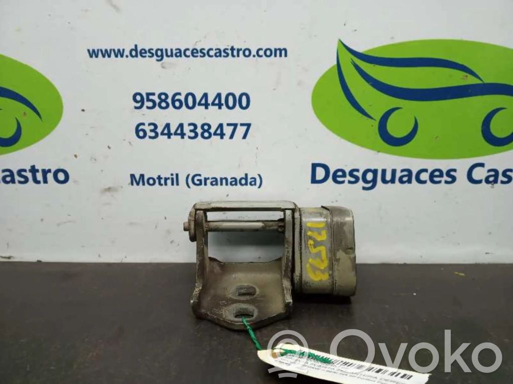 Bisagra de la puerta trasera