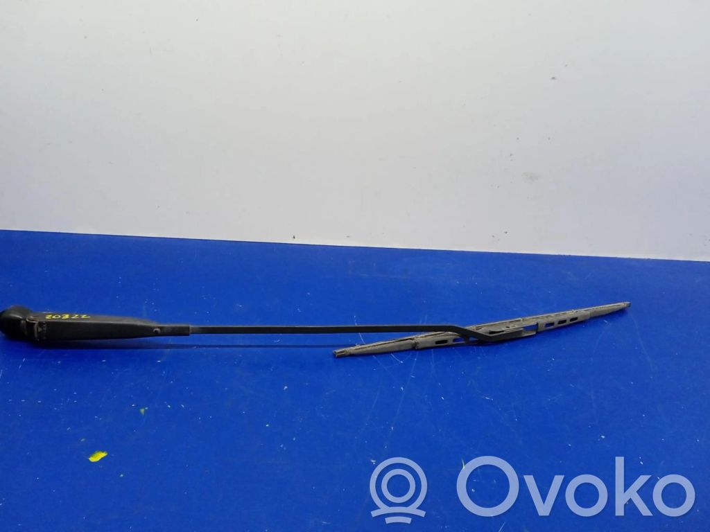 Renault Clio II Front wiper blade arm 