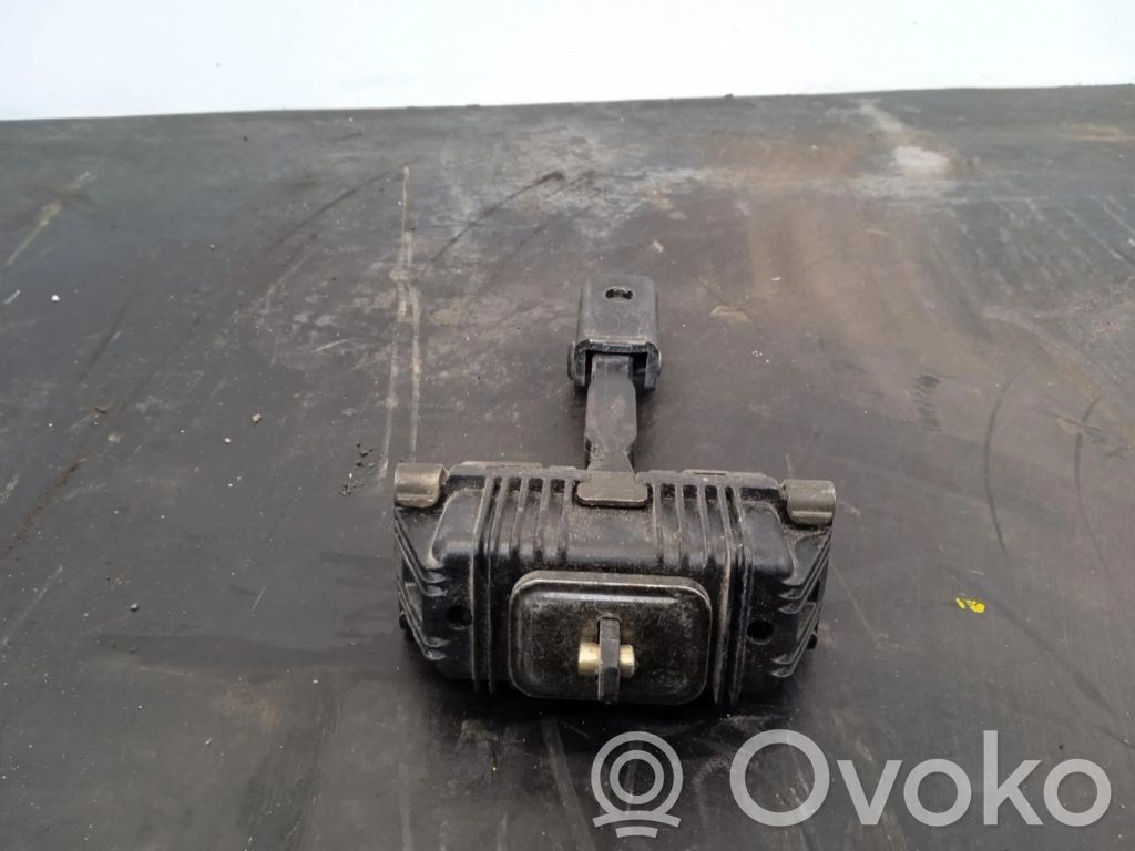 Tailgate hinge   9HX