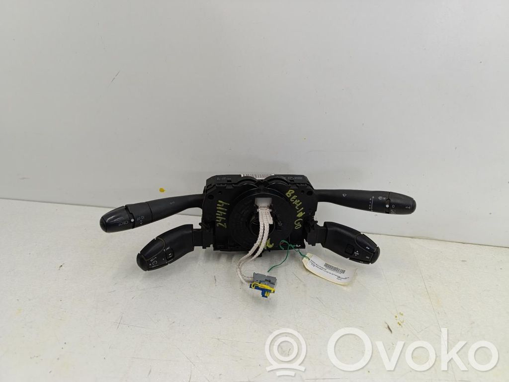 Multifunctional control switch/knob   96658429XT