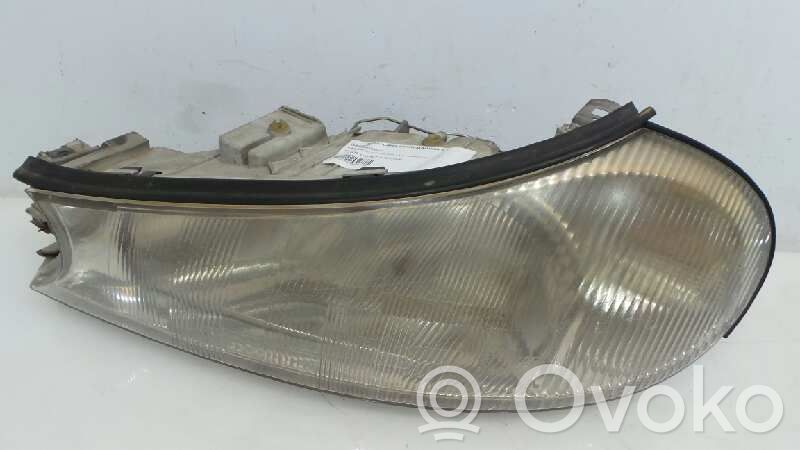 Ford Mondeo MK II Phare frontale 