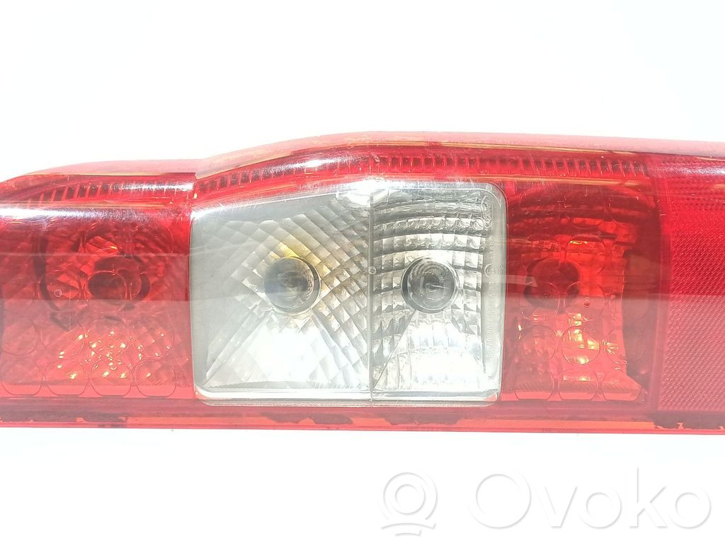 Luz trasera/de freno   1435880,6C1113450AA