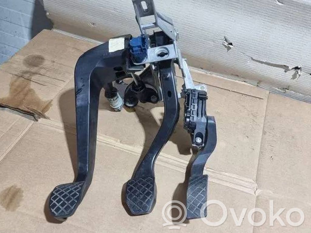 Assemblage pédale   8E1721117D