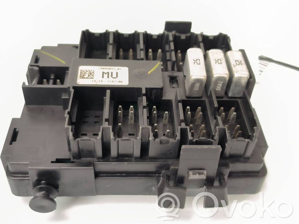 Cadillac Escalade Fuse module 