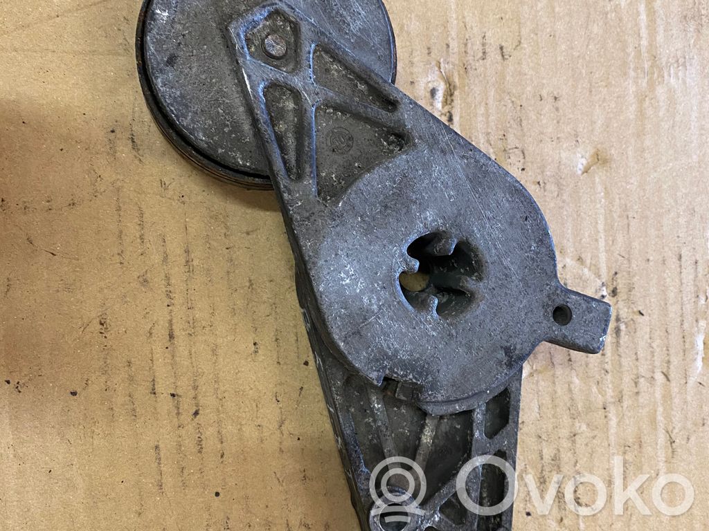 Audi A4 S4 B6 8E 8H Generaattorin/laturin hihnankiristin 
