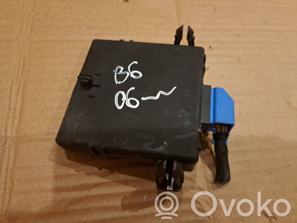 Volkswagen PASSAT B6 Módulo de control Gateway 
