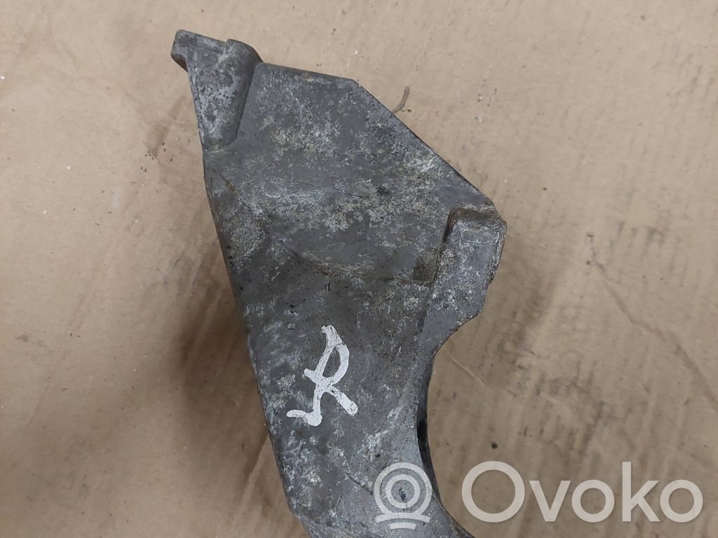 Engine mounting bracket   8E0199307A