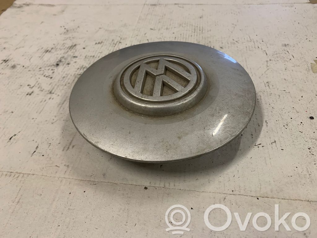 Volkswagen Golf III Alkuperäinen pölykapseli 