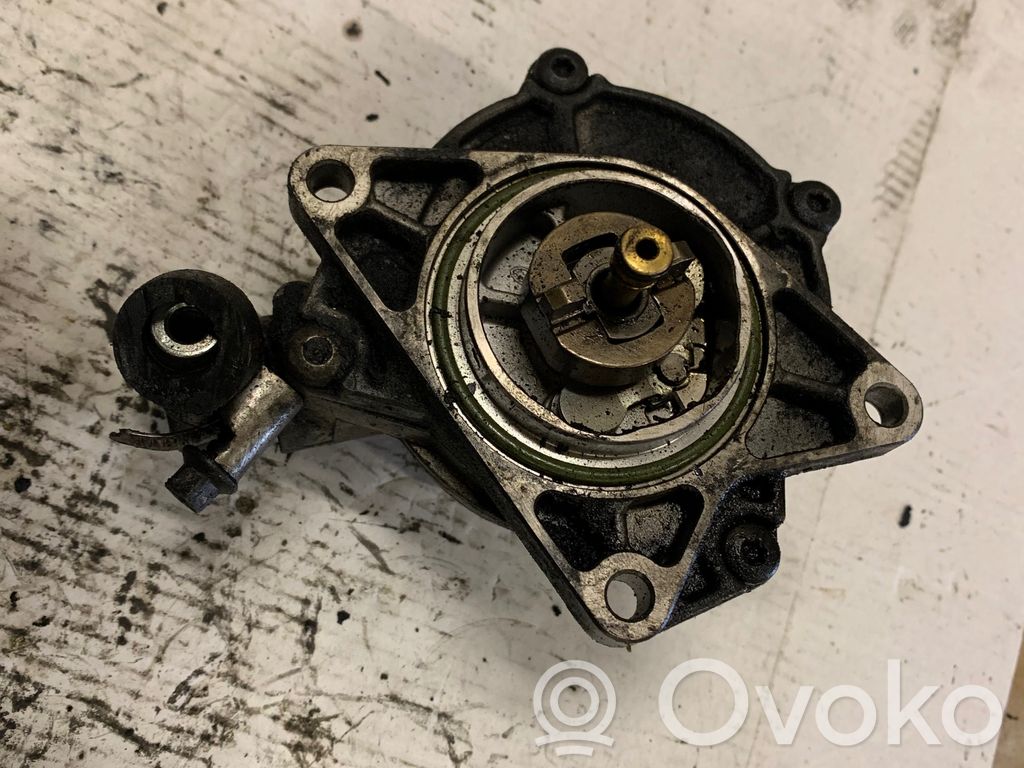 Audi A6 S6 C5 4B Vacuum pump 
