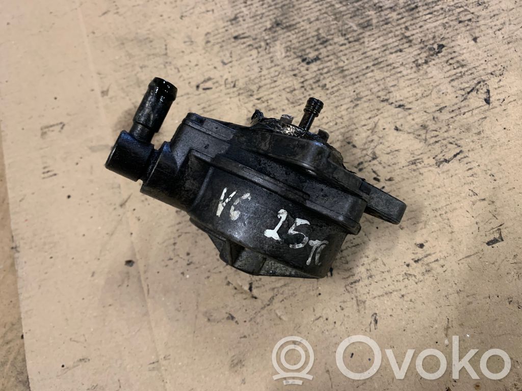 Audi A6 S6 C5 4B Vacuum pump 