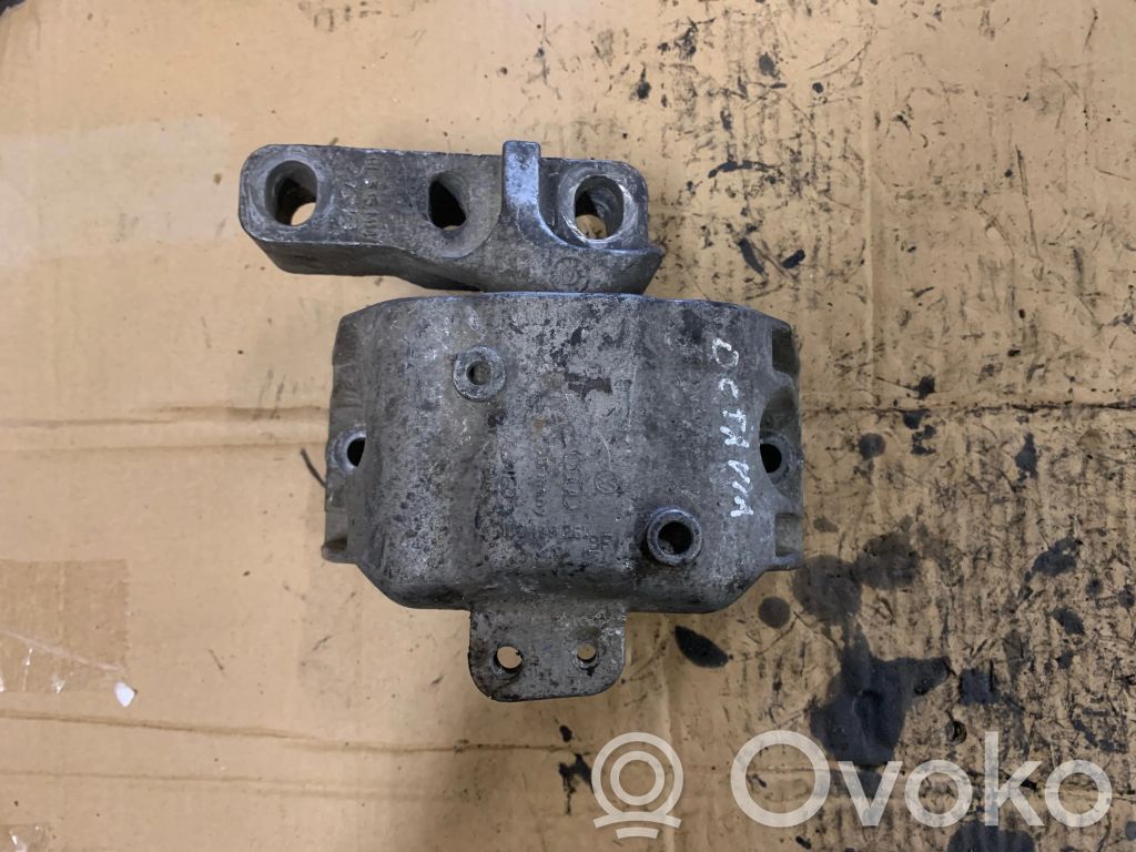 Skoda Octavia Mk1 (1U) Engine mount bracket 