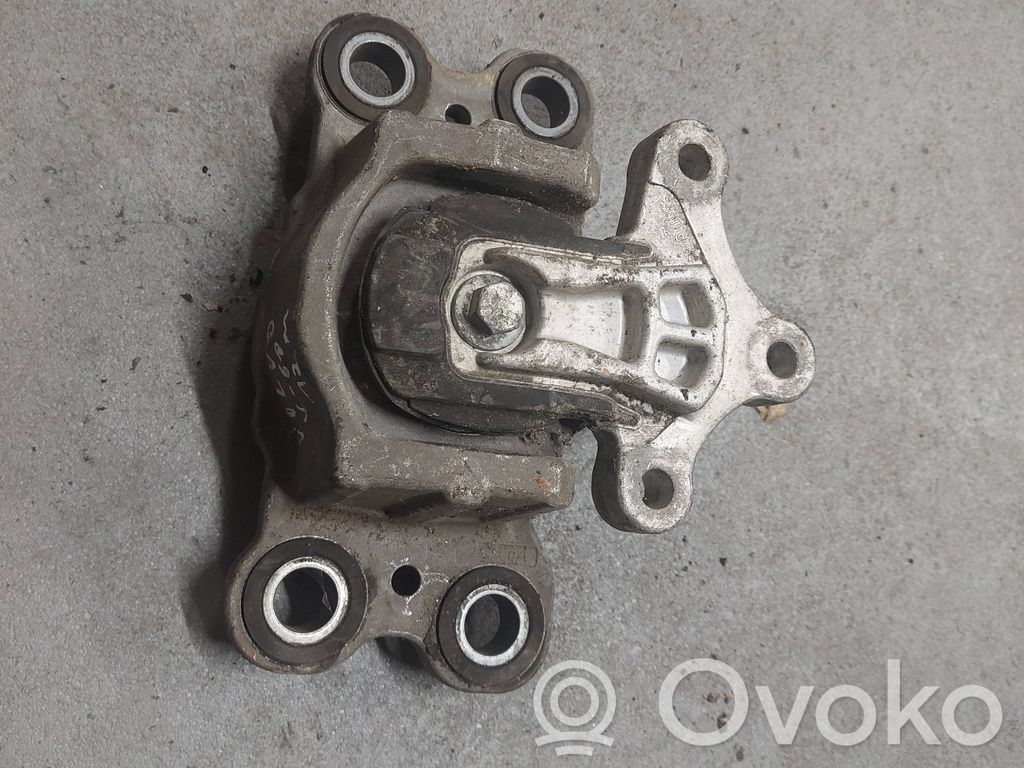 Volvo V60 Engine mount bracket 