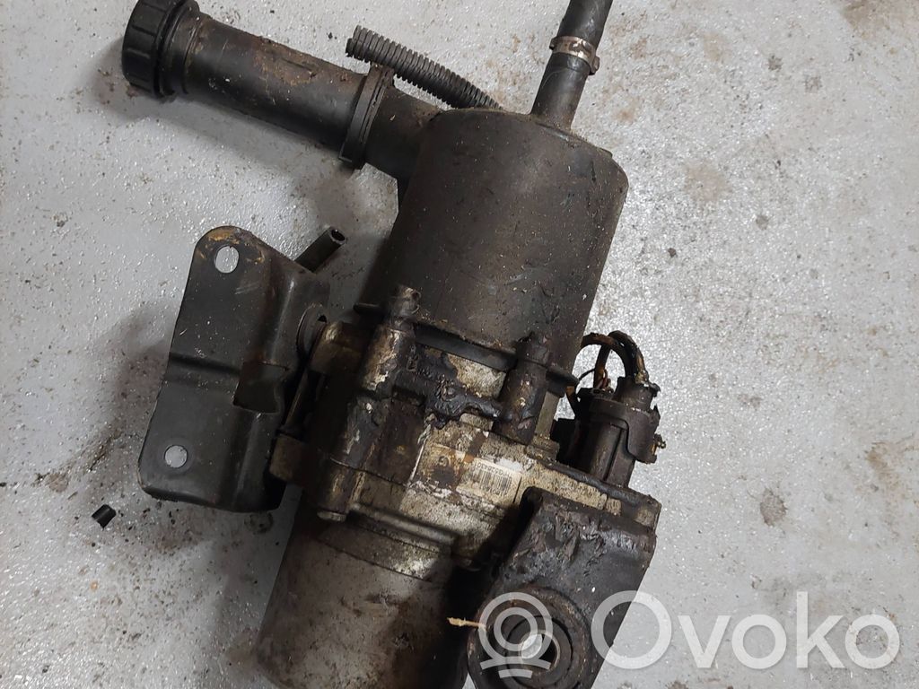 Citroen C4 I Ohjaustehostimen pumppu 