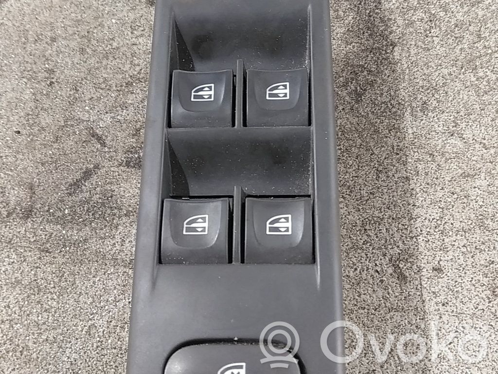 Renault Clio IV Electric window control switch 