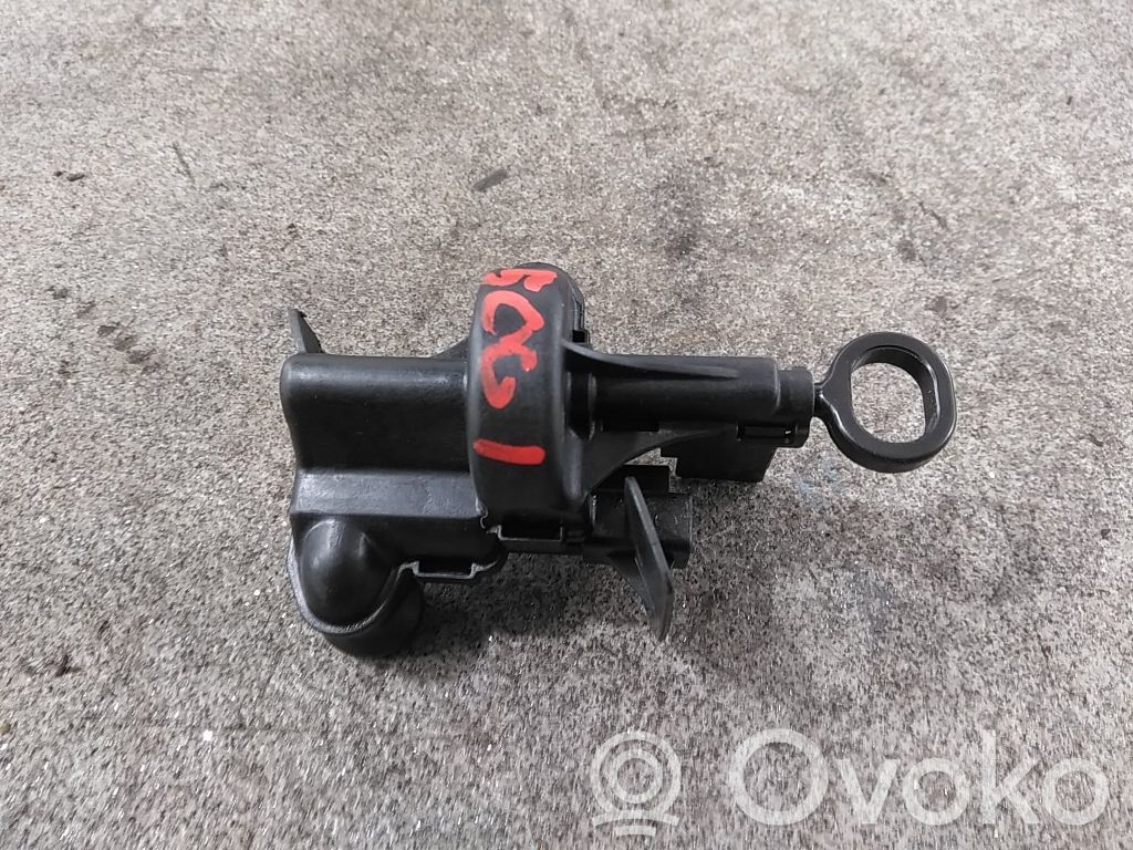 Peugeot 108 Loading door lock 